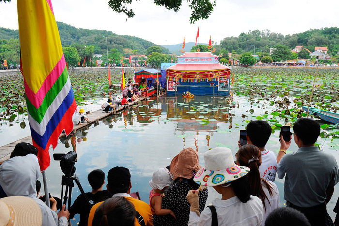 [Video] Hai Duong water puppetry a magnet for tourists